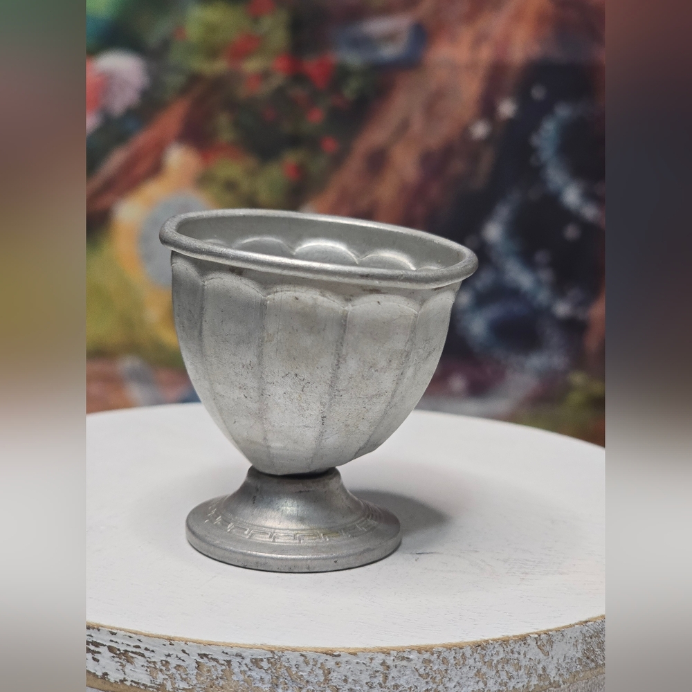 Vintage Silver Tone Egg Cup [ Read Details ]